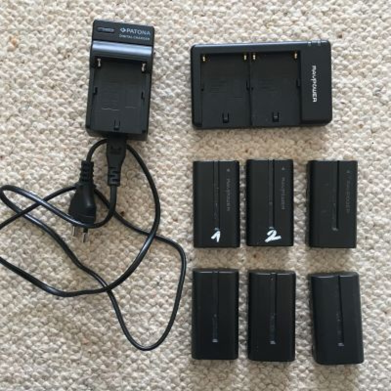 6x Batteries NP-F550 Sony + 3x Chargeurs - Photo 1 sur 3