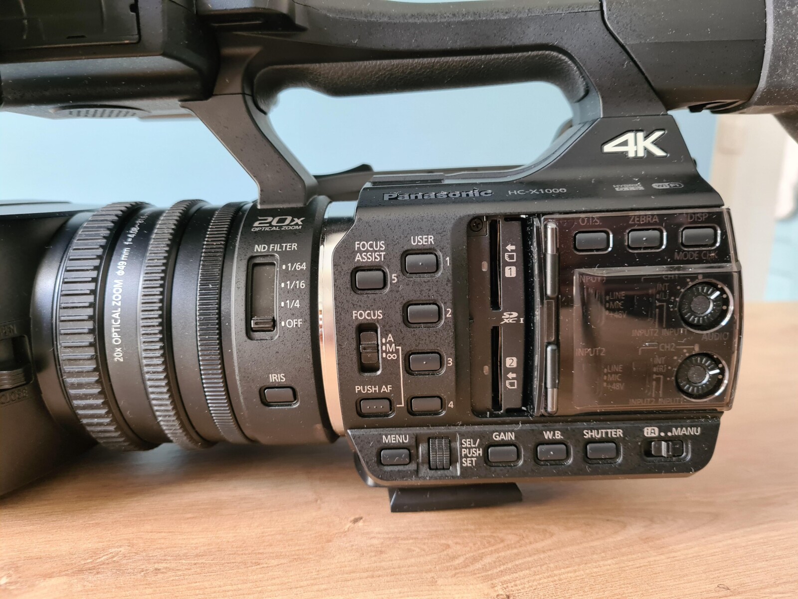 Caméra Panasonic HC-X1000 + Accessoires - Photo 3 sur 6