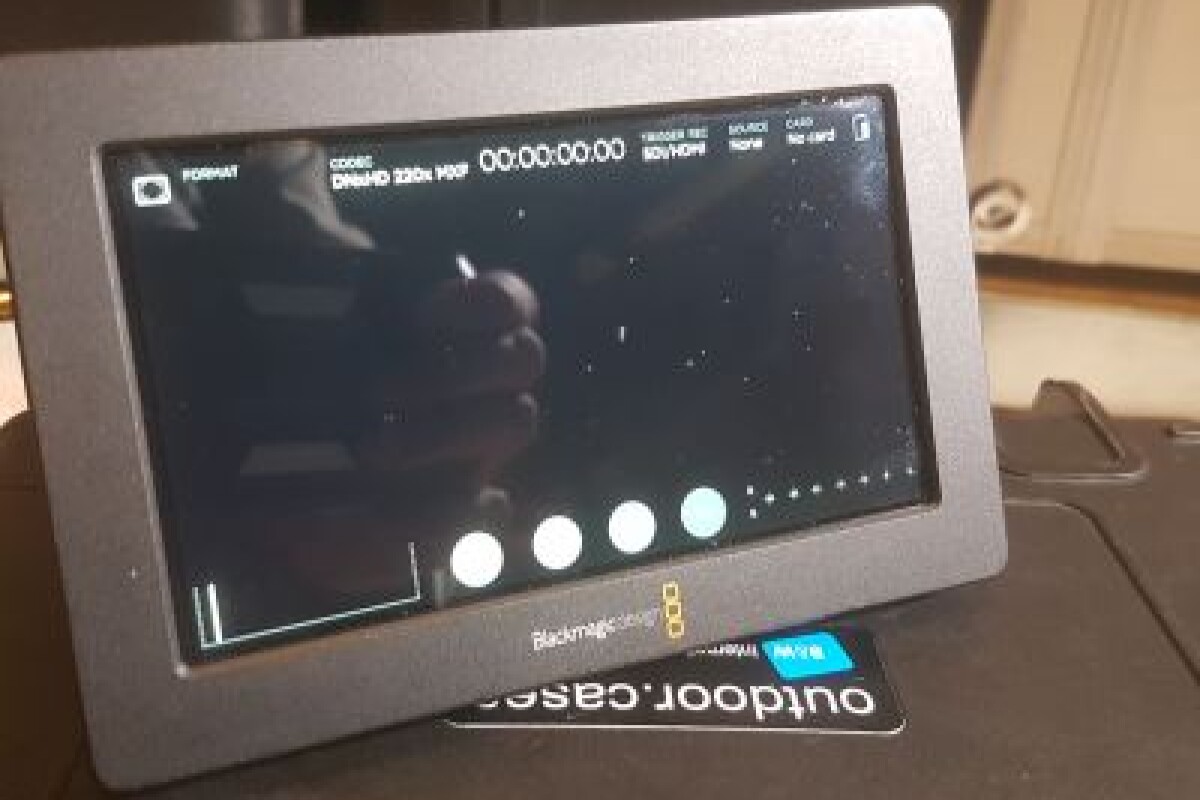 Location Blackmagic Design Video Assist 5" - Lightyshare