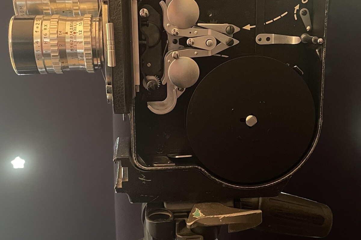 Location Bolex H16 Reflex avec un zoom 18 - 90 - Lightyshare