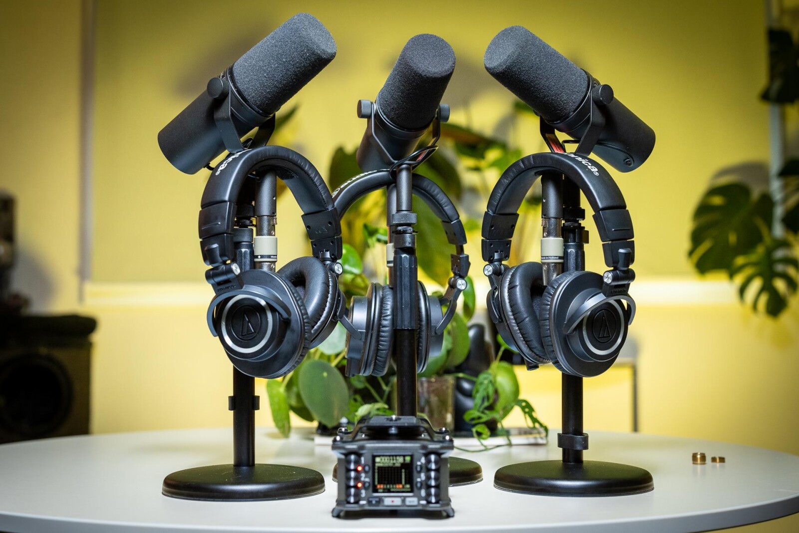 Kit Podcast emission radio COMPLET - Zoom F6 + Shure SM7b x3 + fethead x3 + bras x3 audio - Photo 1 sur 1