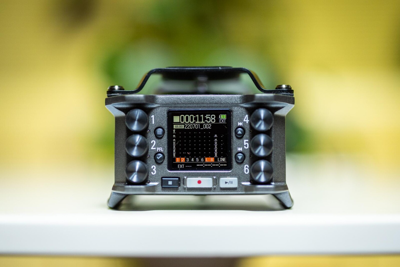 Zoom F6 Enregistreur Mixette Audio 6 entrées - Photo 1 sur 2
