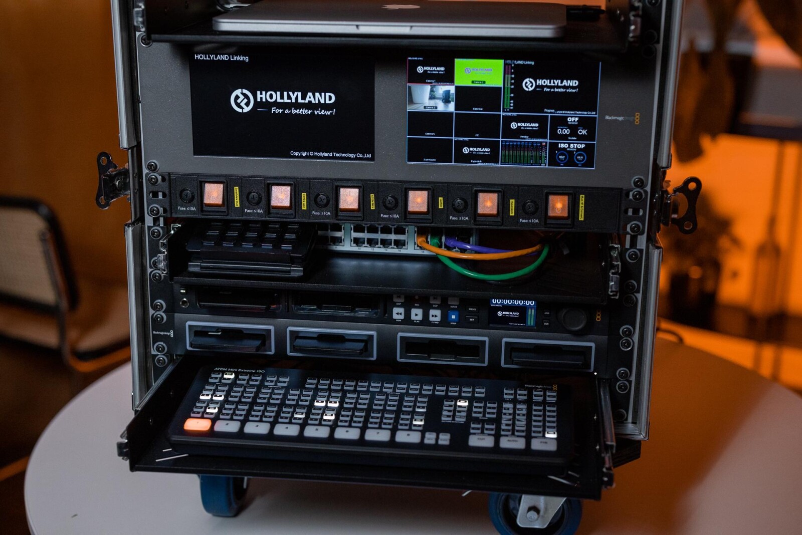 Régie complète ATEM Mini Extreme ISO live direct stream streaming mélangeur - Photo 4 sur 6