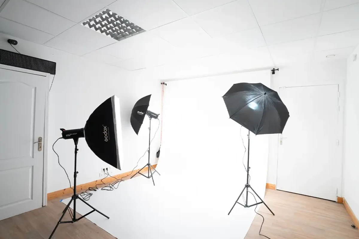 Location aalienloc studio photo - Lightyshare