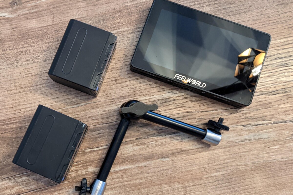 Location Moniteur Feelworld F6 Plus + 2 Batteries + 1 Bras Magique - Lightyshare