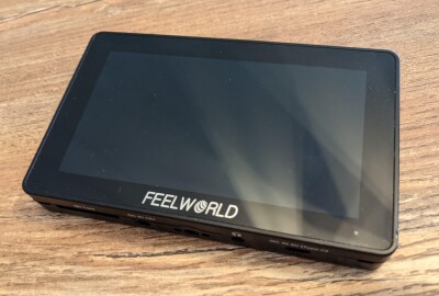 Location Moniteur Feelworld F6 Plus + 2 Batteries + 1 Bras Magique