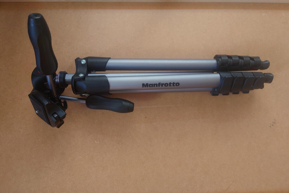 Location TREPIED MANFROTTO (polyvalent) - Lightyshare