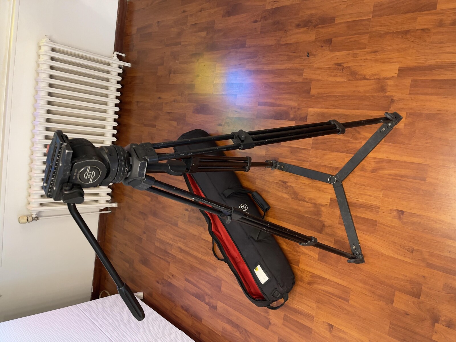 Trépied Sachtler et tête fluide FSB6 - Photo 1 sur 2