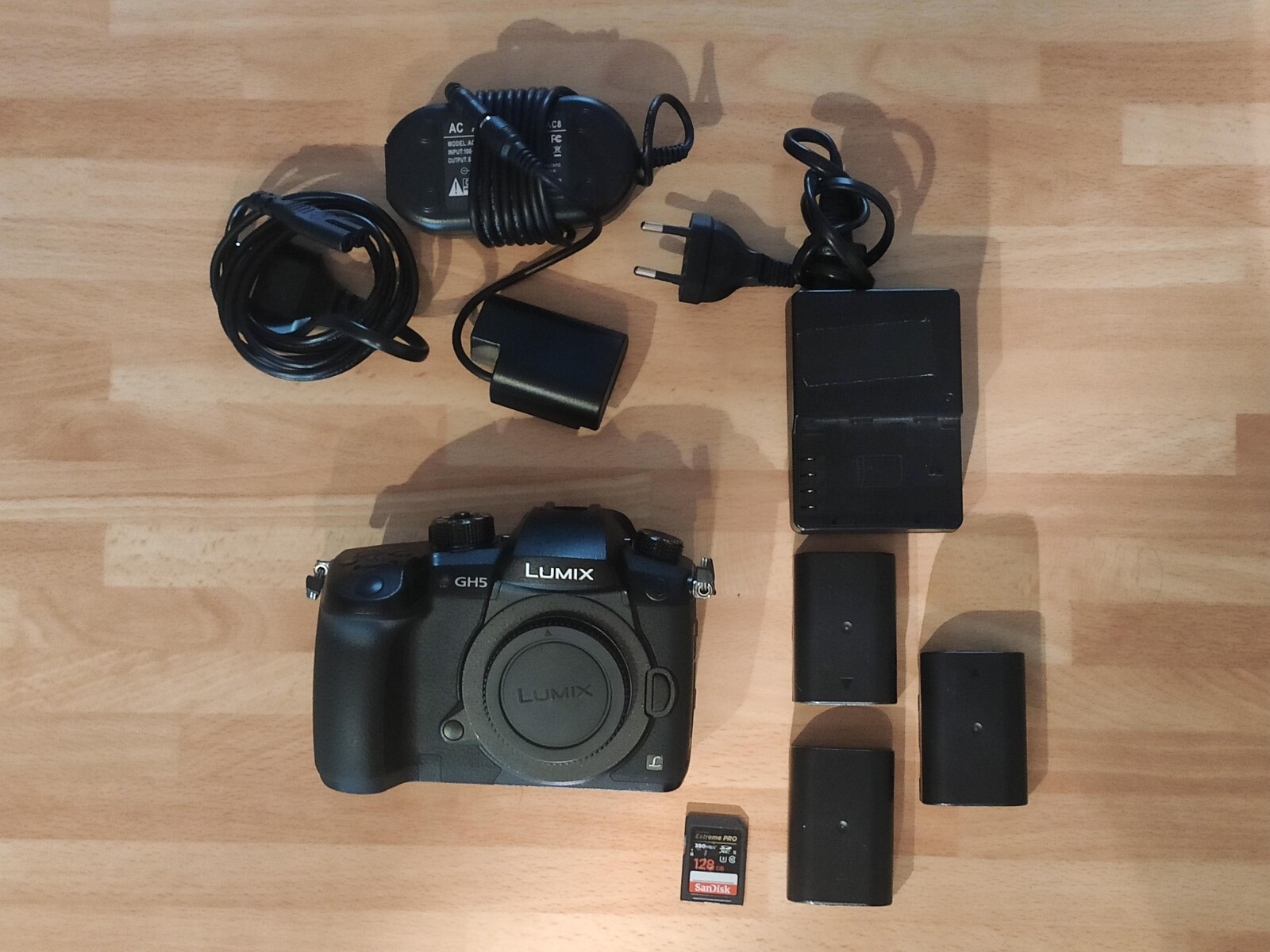 Pack LUMIX GH5 (Boitier + 3 batteries + chargeur + alimentation secteur + 1xSD) - Photo 1 sur 1