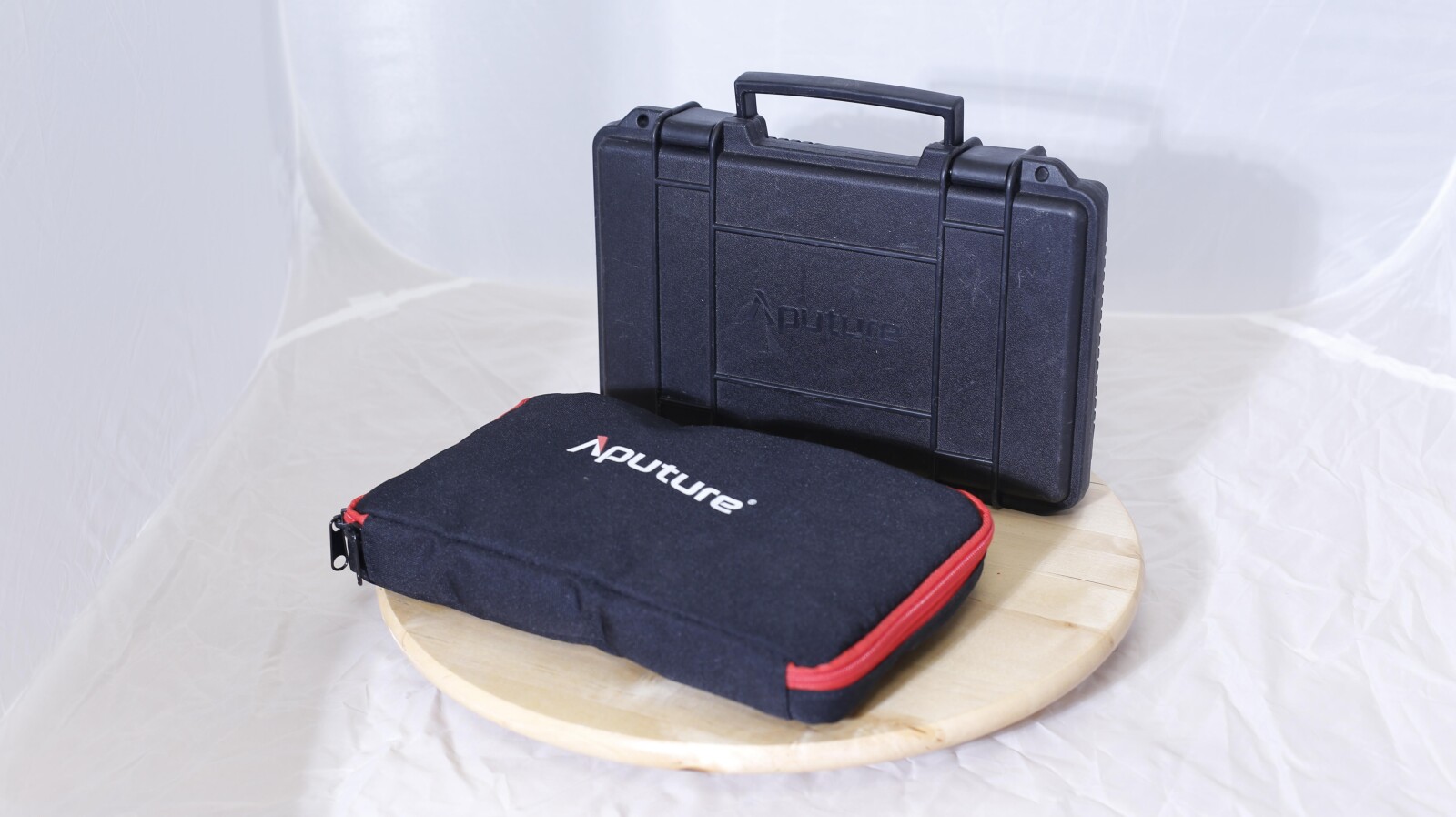 Aputure MC 4 travel pack - Photo 2 sur 5