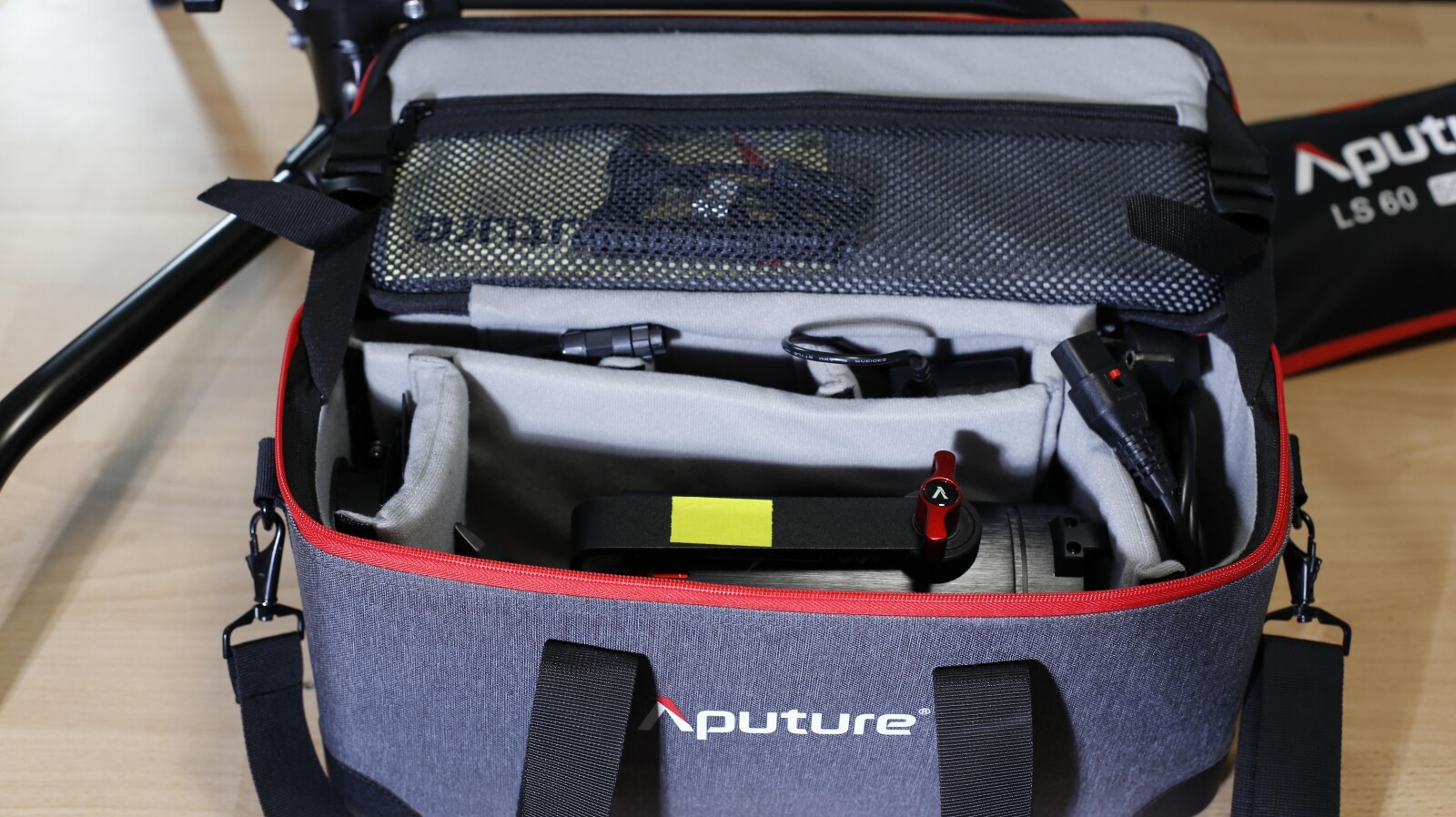 Pack Aputure LS 60D + Softbox Aputure pour LS + Avenger C-stand  - Photo 3 sur 4