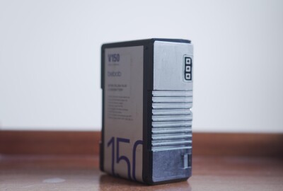 Location 4 x Batteries V-Lock ( 2x 150W + 2 x 90W ) + Chargeur 4 Voies