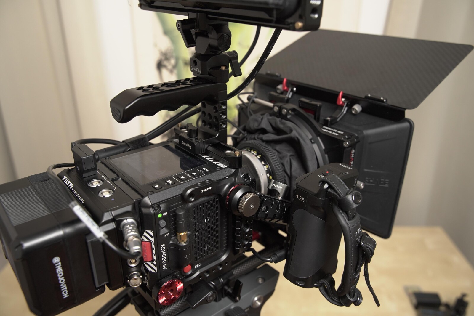 Kit RED Komodo Ciné (Timecode, V-lock etc.) - Photo 2 sur 4