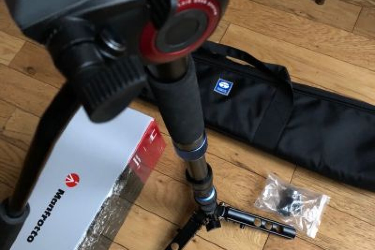 Location Monopod Sirui P-204SR *avec tête fluide Rotule Manfrotto MVH500AH - Lightyshare