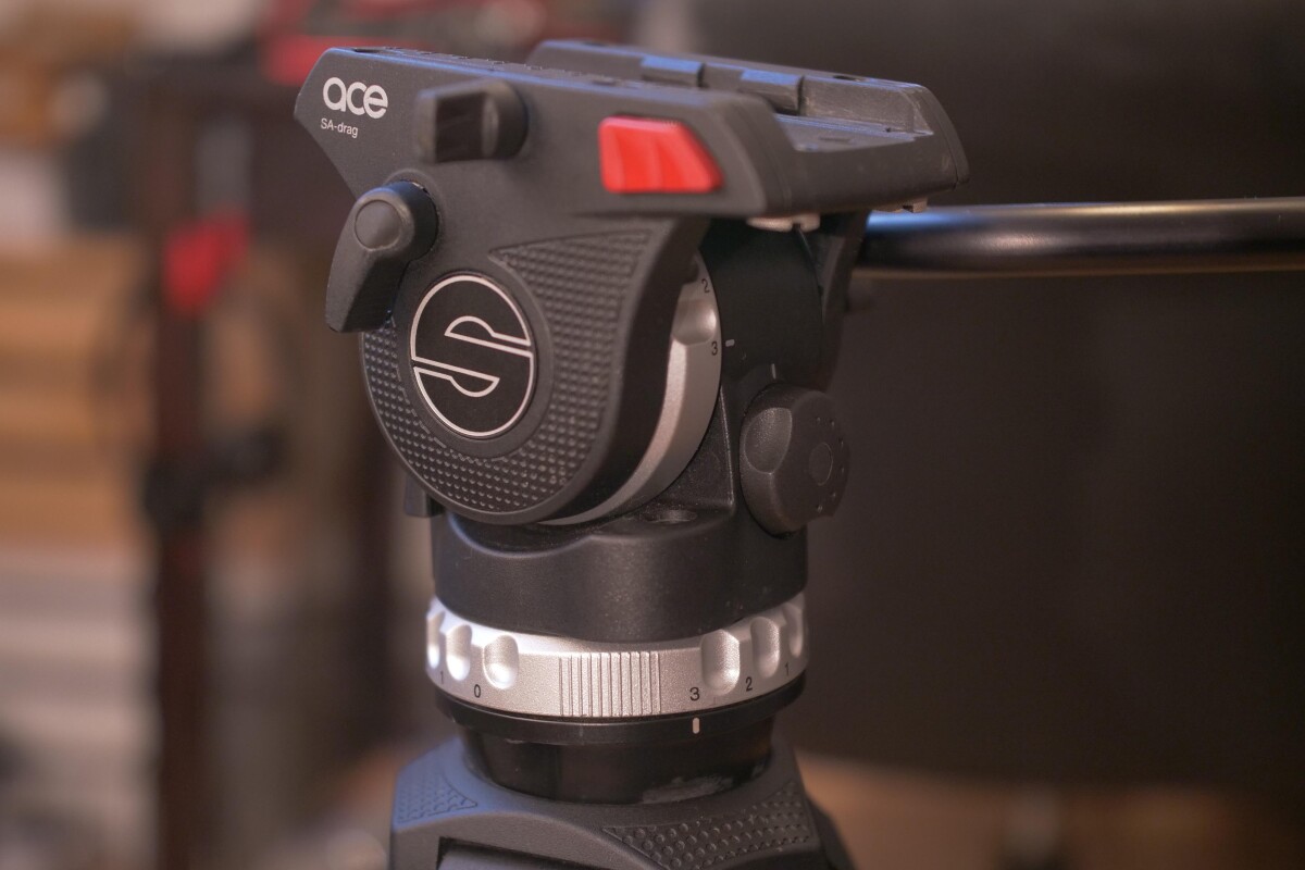 Location Sachtler System Ace M GS trépied vidéo - Lightyshare