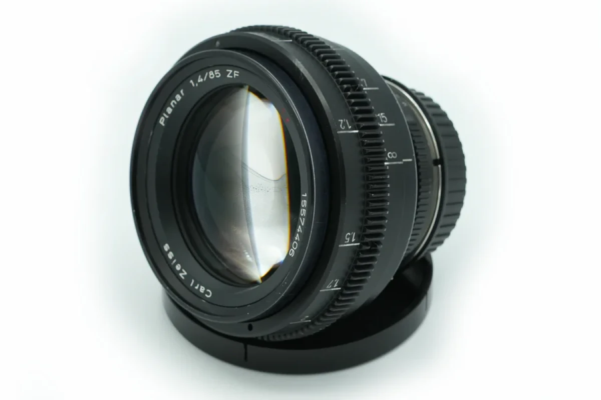 Location Carl Zeiss 85mm F1.4 PS Technik - Lightyshare
