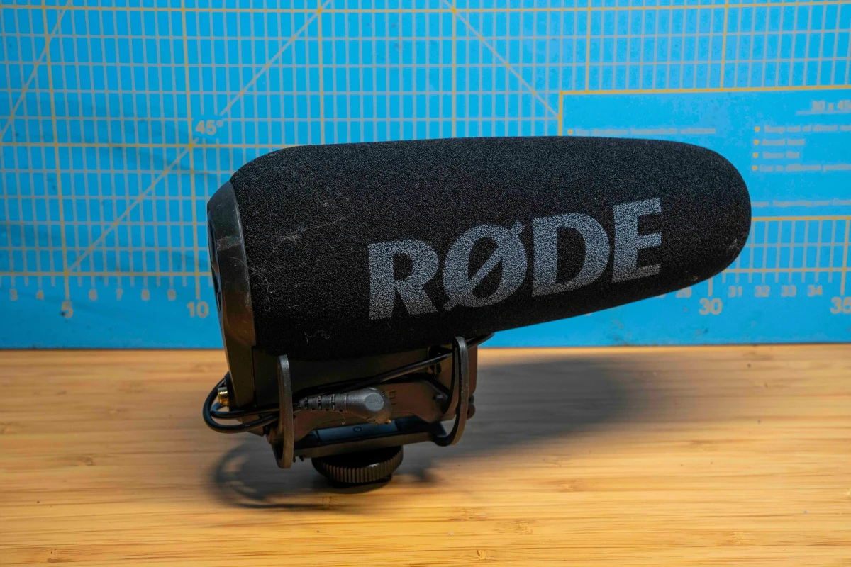 Location Rode VideoMic Pro+ - Lightyshare