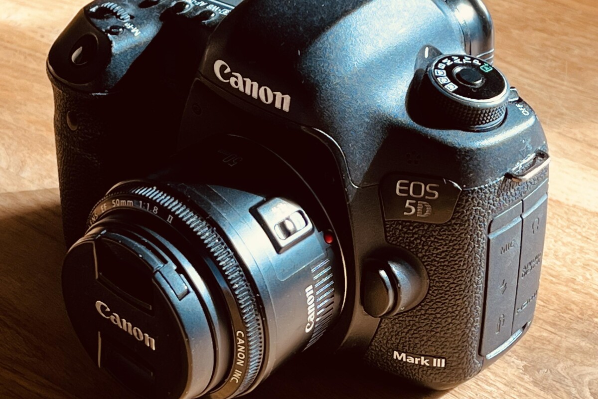 Location Pack Canon 5D Mark III + 50mm f1.8 - Lightyshare