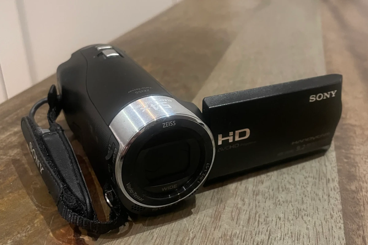 Location Sony HDR-CX240 - Lightyshare
