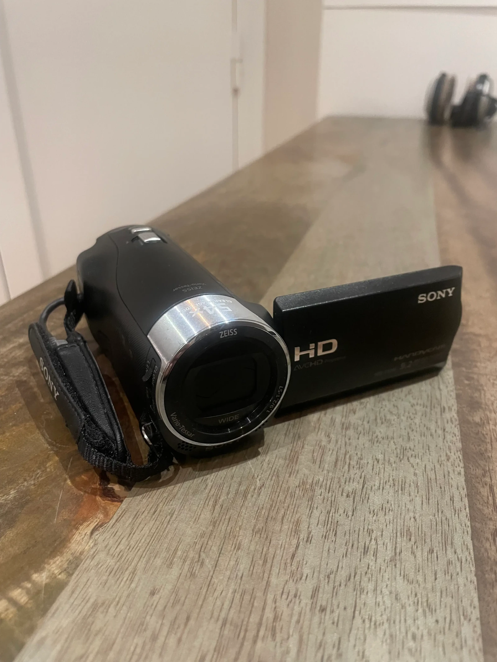 Sony HDR-CX240 - Photo 1 sur 4