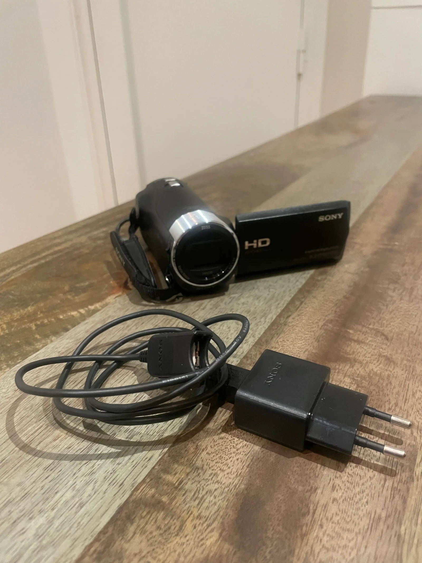 Sony HDR-CX240 - Photo 4 sur 4