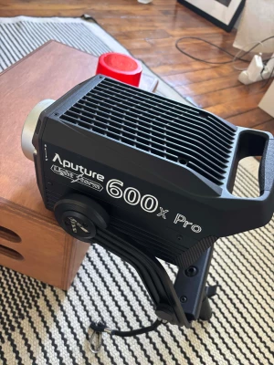 Location Aputure 600X Pro