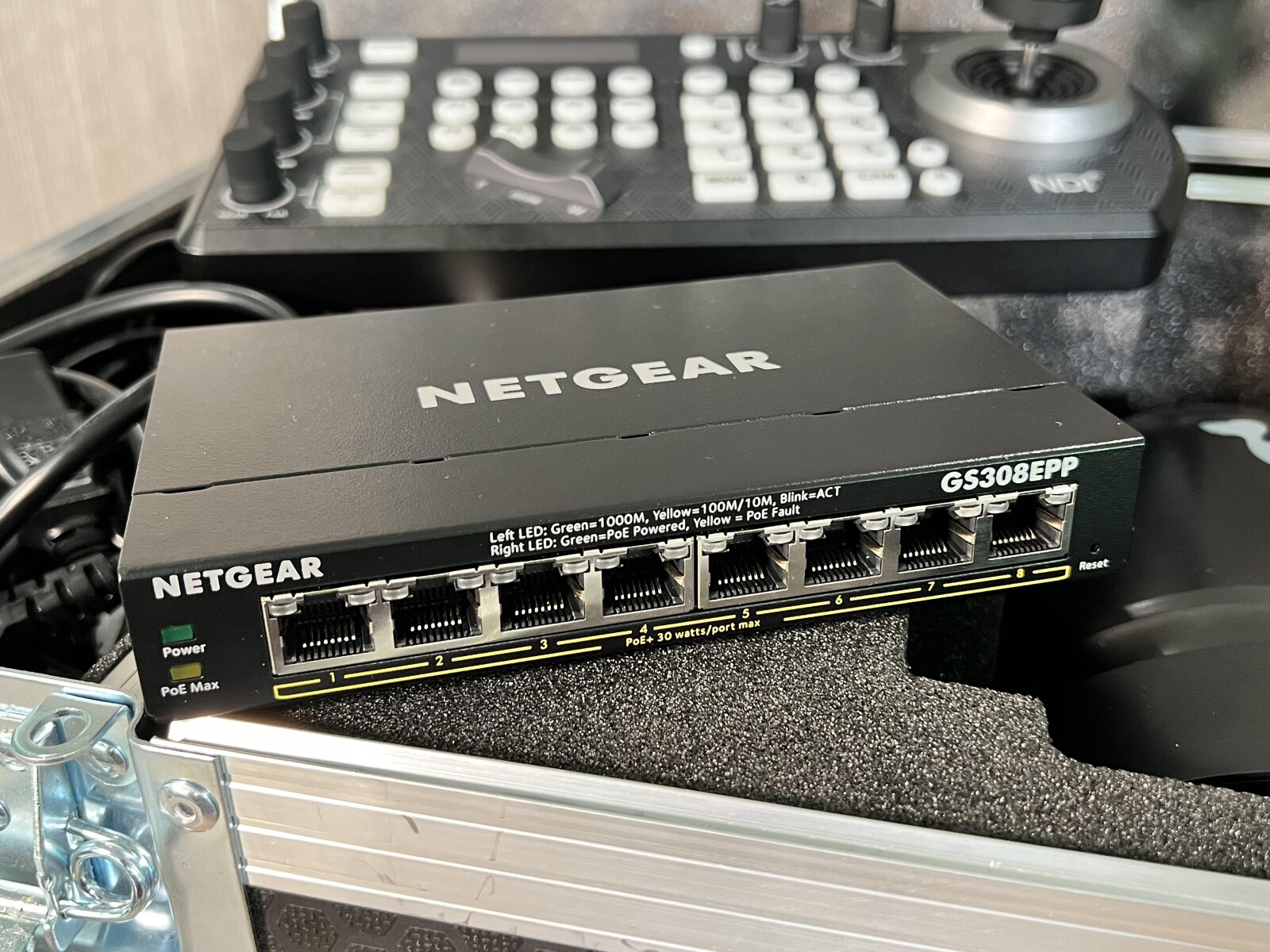 Pack 3 Caméras PTZ Birddog P200 + PTZ Keyboard + Switch POE + Flight Case - Photo 4 sur 6
