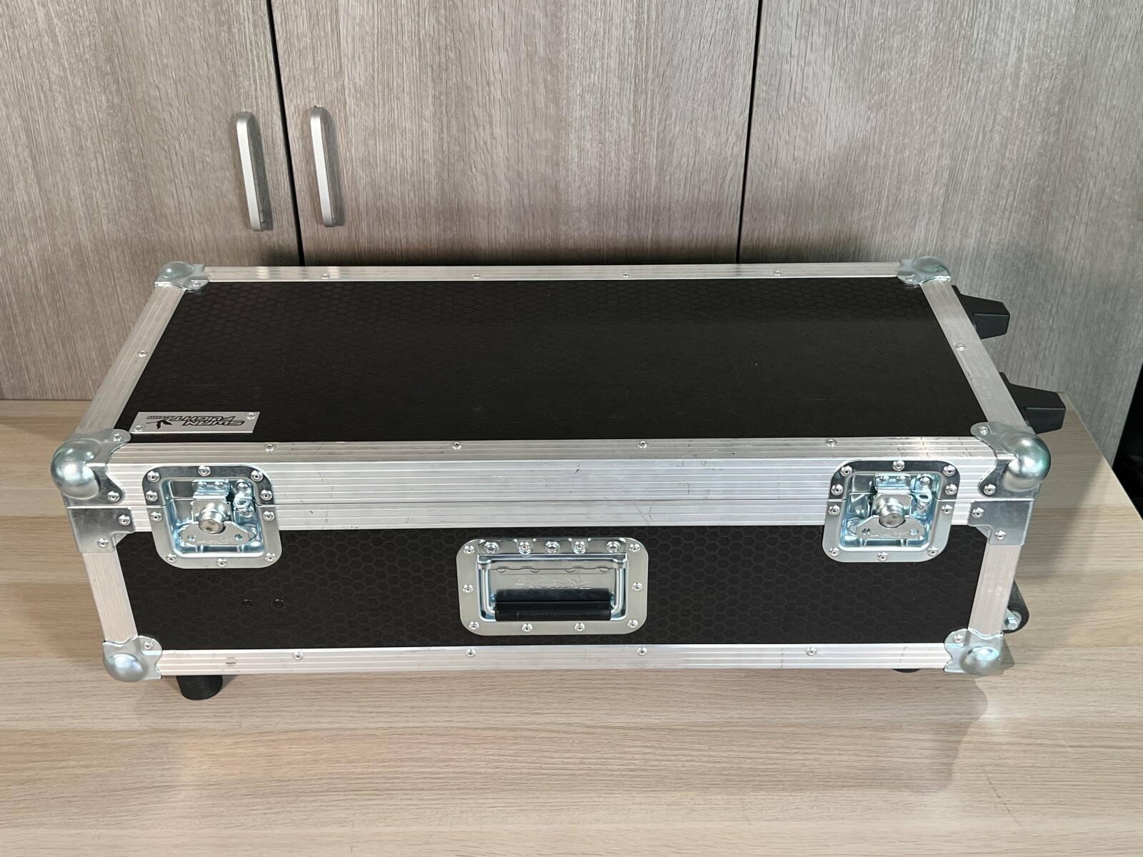 Pack 3 Caméras PTZ Birddog P200 + PTZ Keyboard + Switch POE + Flight Case - Photo 6 sur 6