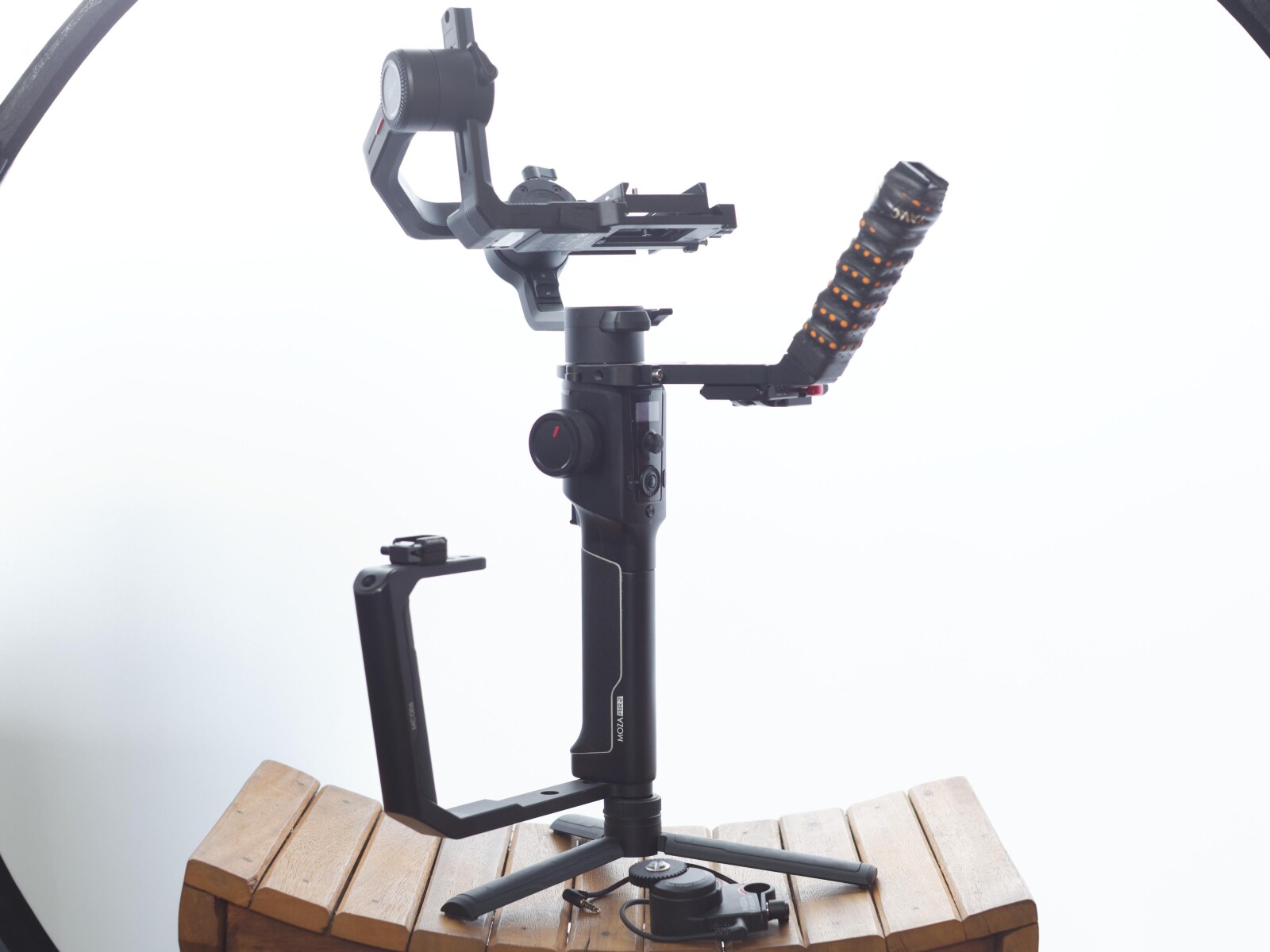 Stabilisateur gimbal Moza Air 2 + Follow Focus - Photo 1 sur 3