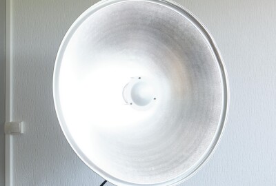 Location Silver Beauty Dish avec grille 70cm
