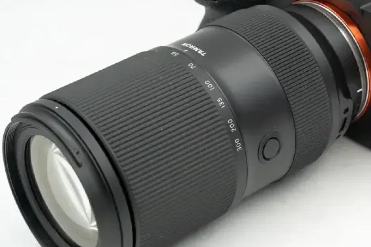Location Tamron Tamron 50-300mm f/4.5-6.3 Di III VC VXD A069S monture Sony E FE - Lightyshare