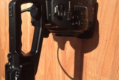 Location Canon C100 + carte SD 32Go + 4 Batteries