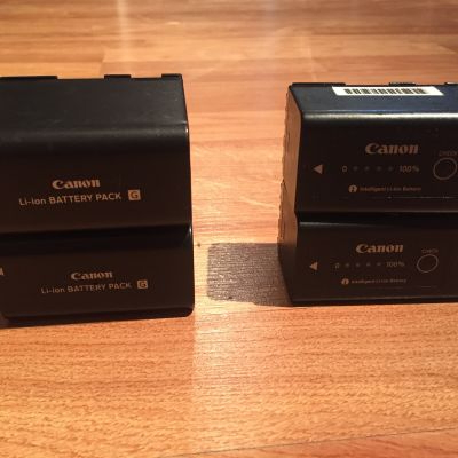 Canon C100 + carte SD 32Go + 4 Batteries - Photo 4 sur 5