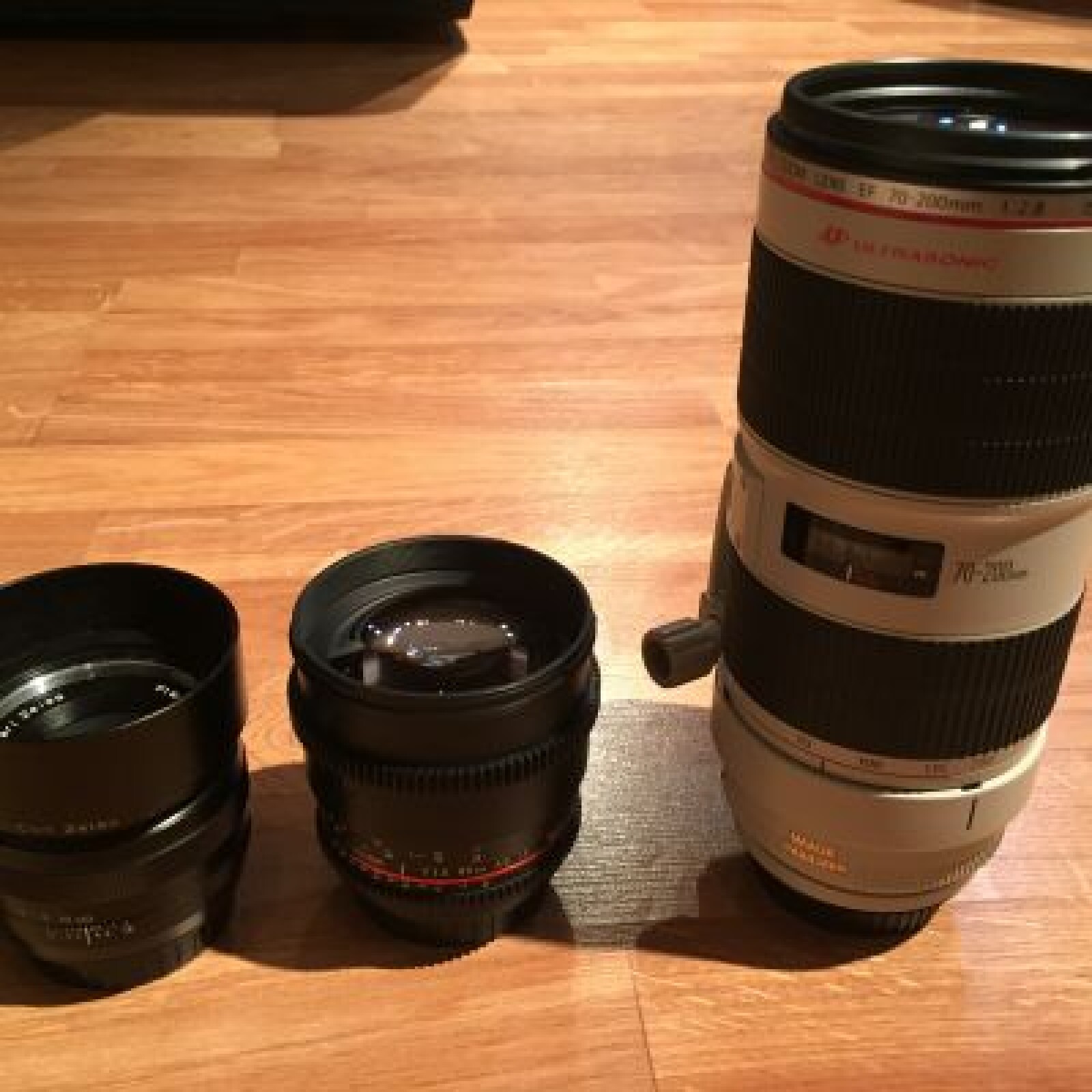 Série Objectifs Samyang Cine Lenses + Canon 70-200mm f2.8 L IS II USM + 50mm Zeiss Planar ZE F 1.4 - Photo 4 sur 5