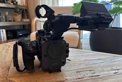 Location Sony FX6 - avec Cage et batterie V-lock + 1 CF Express Type A