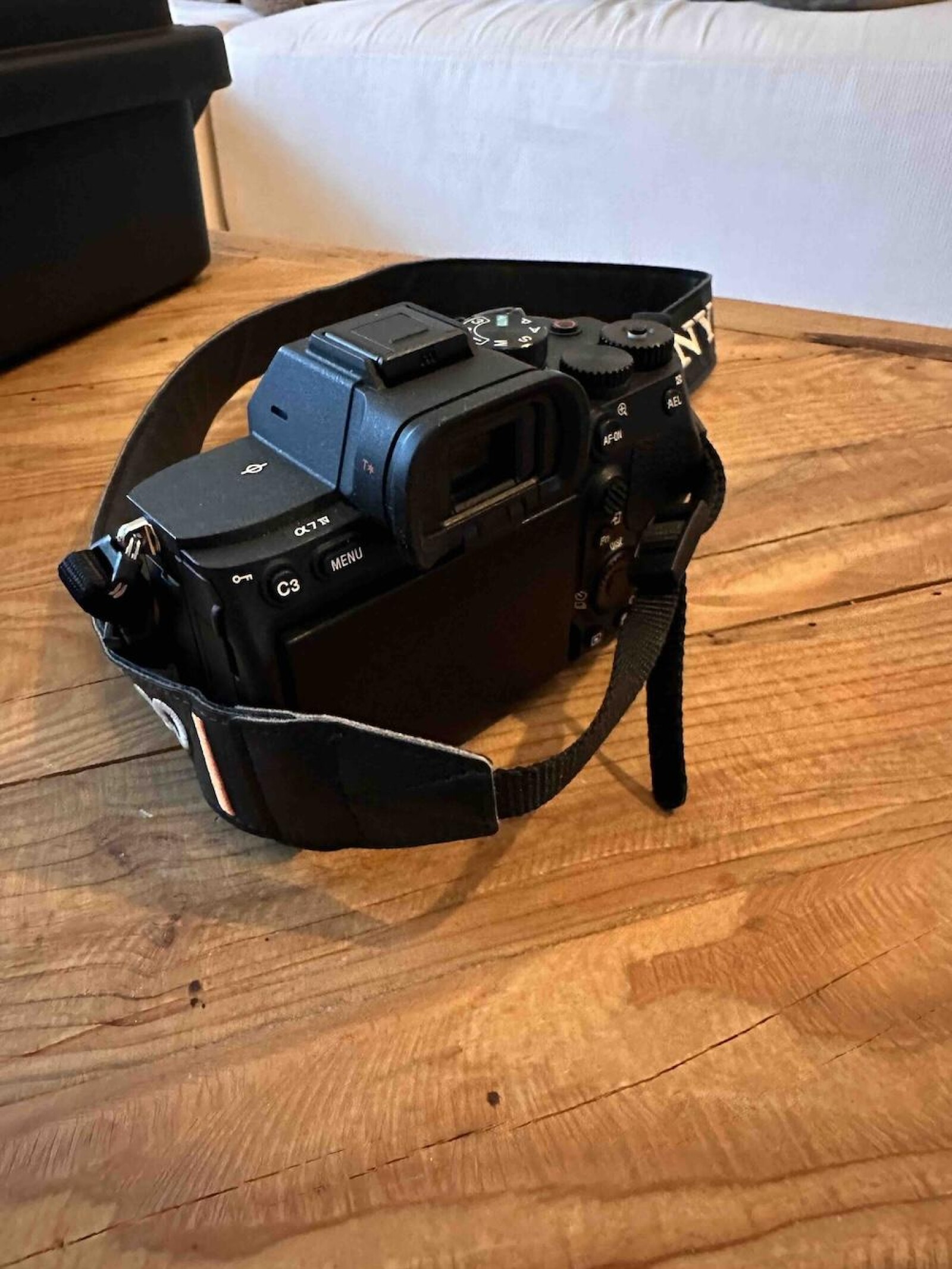 Location SONY Alpha A7 IV / A 7 IV + (2x batteries / 1x Carte SD 64 Go) - Photo 1 sur 2