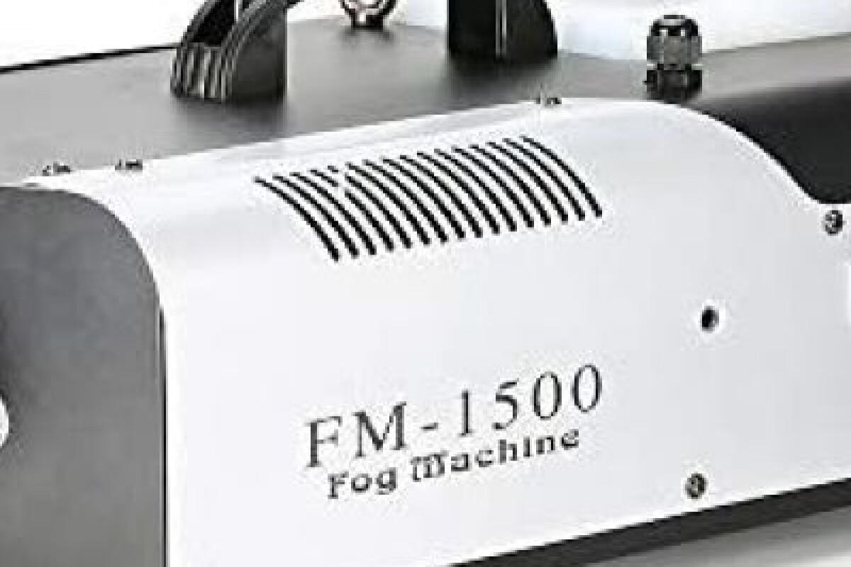 Location Une Machine à fumée 1500W avec télécommande sans fil, système de lumière DMX LED RGB 3in1 9x3W. - Lightyshare