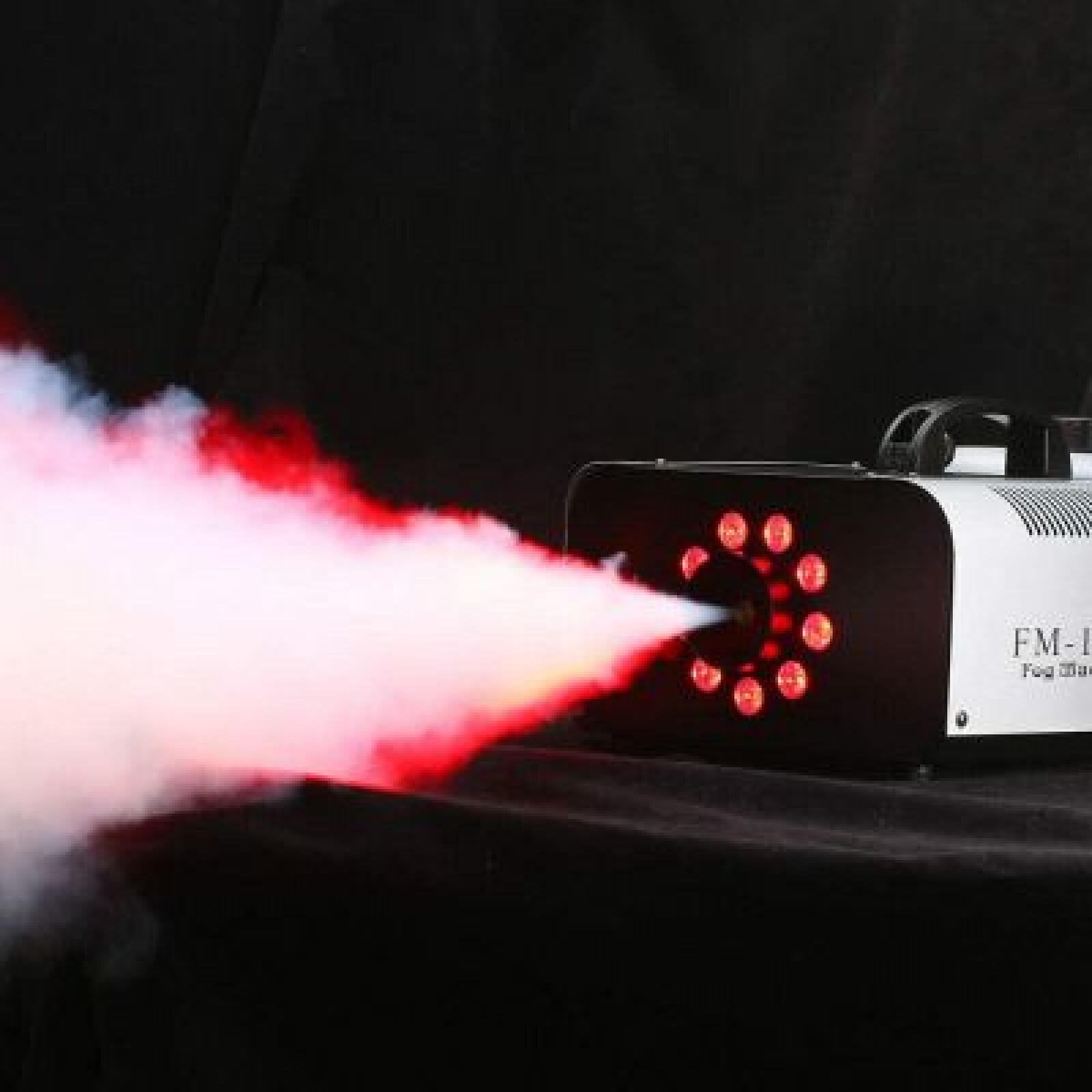 Une Machine à fumée 1500W avec télécommande sans fil, système de lumière DMX LED RGB 3in1 9x3W. - Photo 3 sur 4