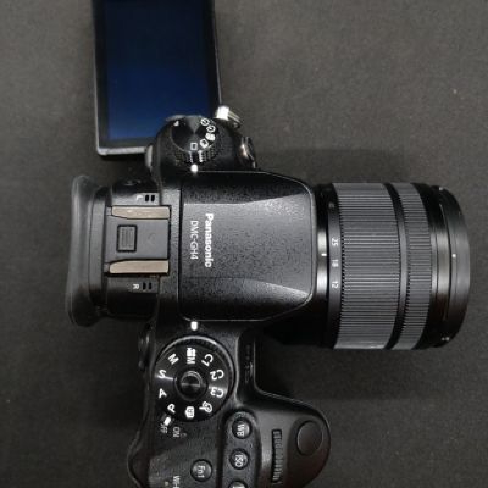 Appareil DSLR Lumix GH4 + Objectif Lumix 12-60mm f/3.5-5.6 + 2 batteries + chargeur double - Photo 2 sur 2