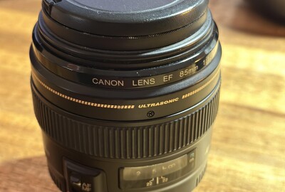 Location Canon EF 85mm f/1.8
