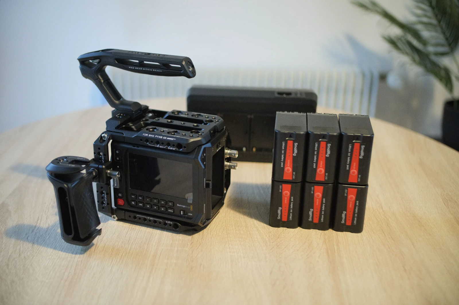Pack Pyxis 6K + Objectif CATTA ACE Ciné Bundle T2.9 + Portkeys BM IV WR - Photo 2 sur 3