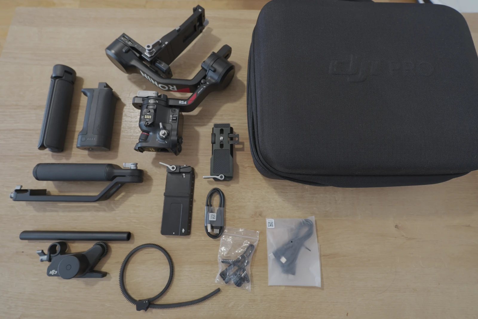 DJI RS 4 Combo - Photo 4 sur 4