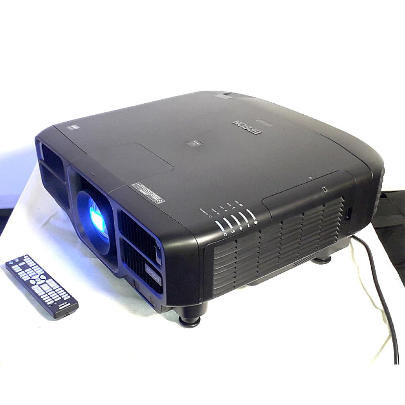 Video projecteur 9000 lumens 4K - EPSON EB-L1495U - Photo 1 sur 3