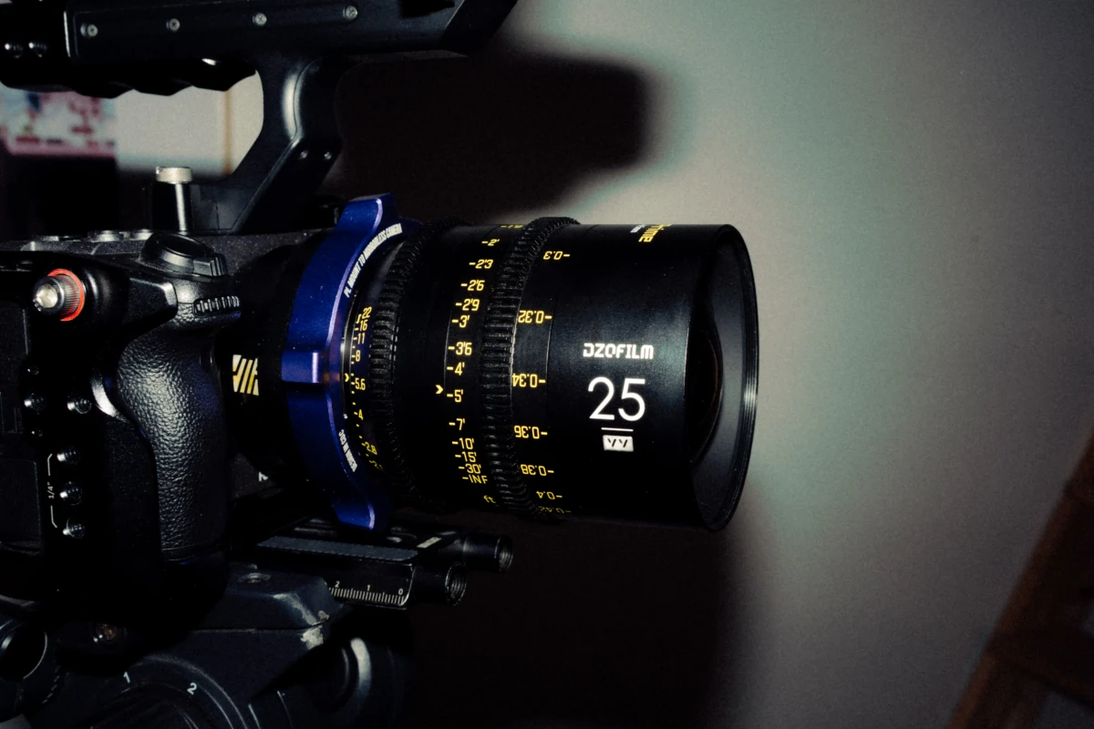 Location DZOFILM VESPID 25mm T2.1 - Lightyshare