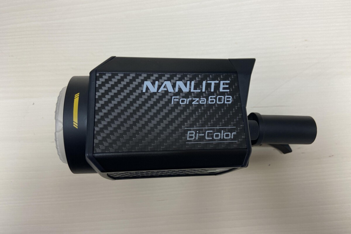 Location Paire Nanlite Forza 60B + pieds + parapluies + fonds photo - Lightyshare