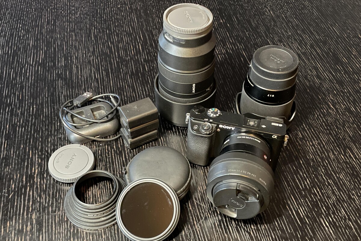 Location Sony A6000 pack (30mm F1.4 Sigma + 16mm F1.4 Sigma + 70-350mm F4.5-6.3 Sony) + accessoires - Lightyshare