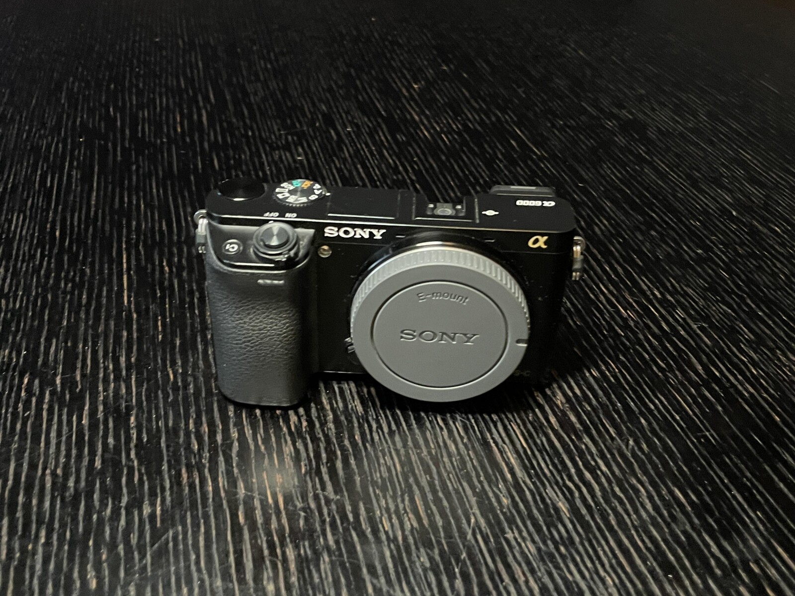Sony A6000 pack (30mm F1.4 Sigma + 16mm F1.4 Sigma + 70-350mm F4.5-6.3 Sony) + accessoires - Photo 2 sur 7
