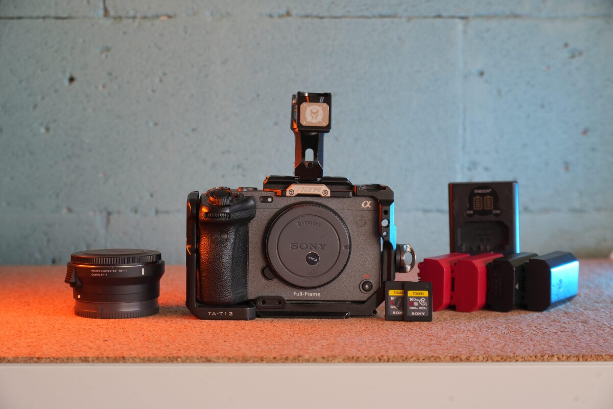 Location Sony FX3 + Sigma MC11 Canon EF-E + 2x 160Go + 4x batterie - Lightyshare