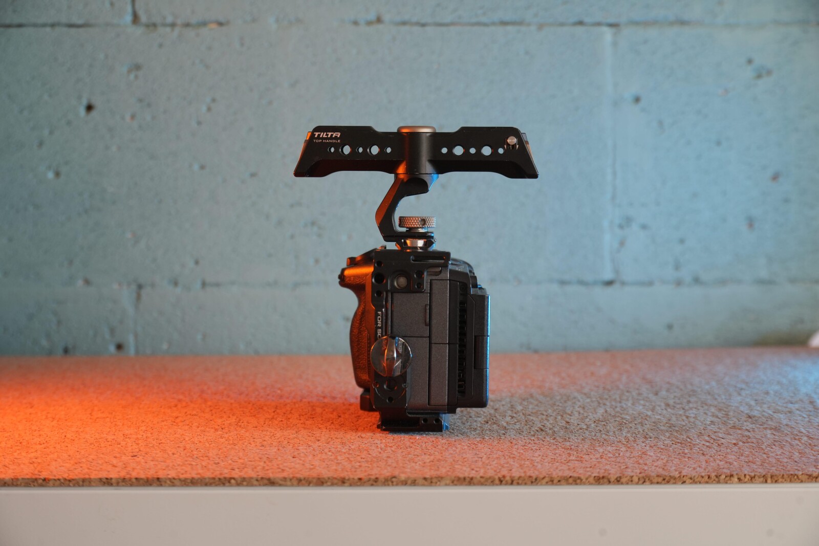 Sony FX3 + Sigma MC11 Canon EF-E + 2x 160Go + 4x batterie - Photo 3 sur 5