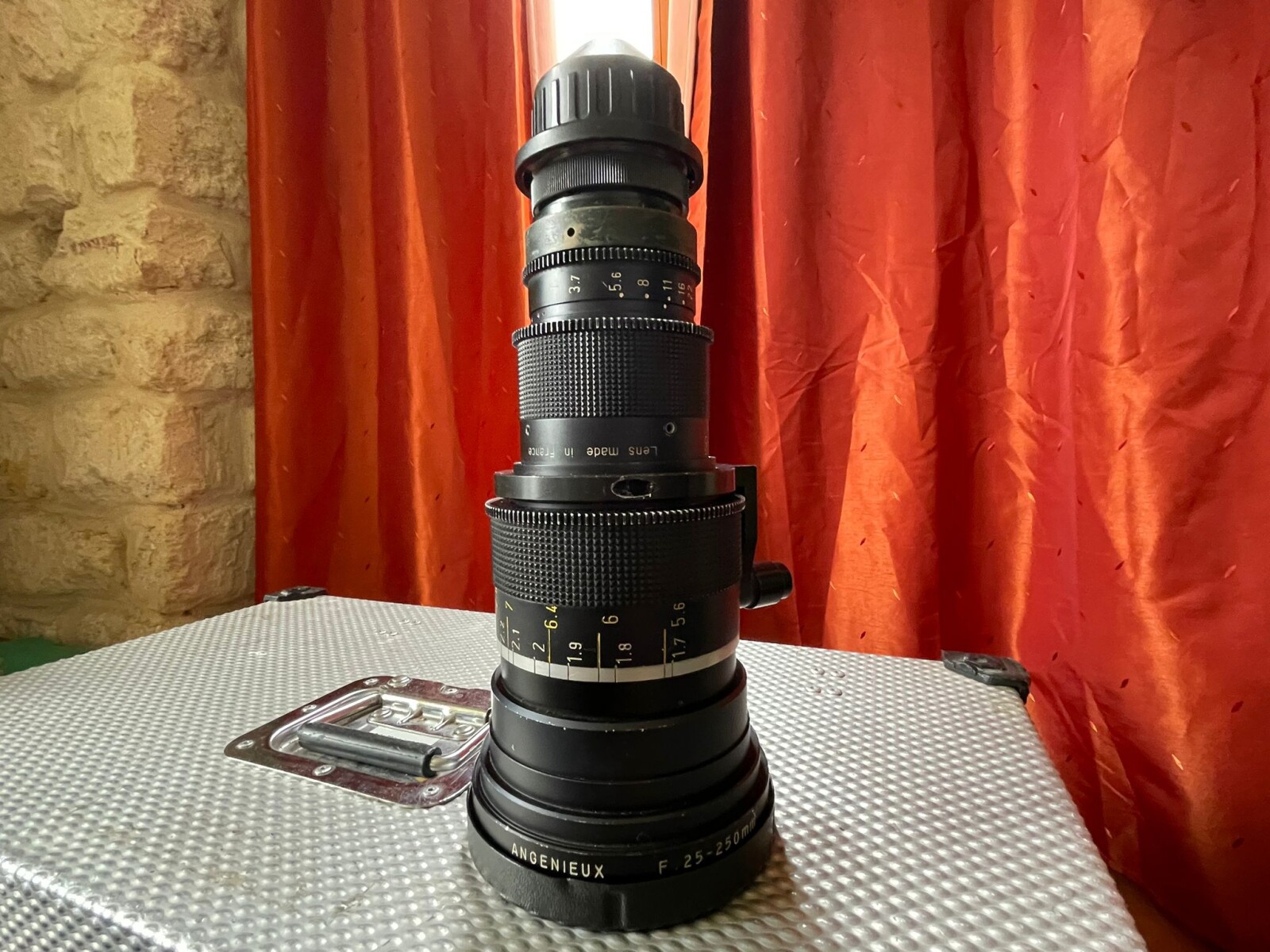 Angénieux 25-250 T3.7 - Photo 1 sur 4
